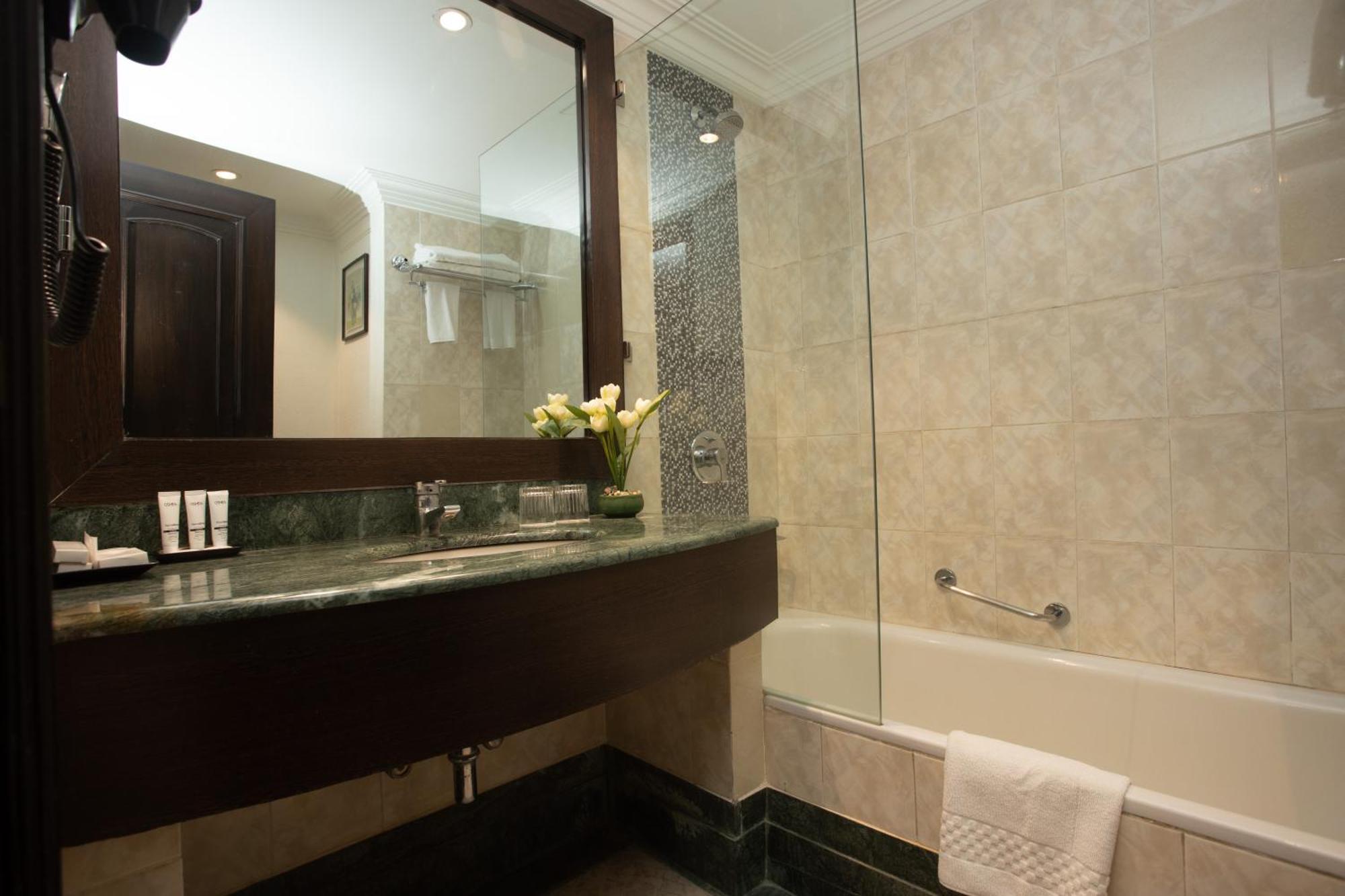 Grand Hotel קטמנדו מראה חיצוני תמונה