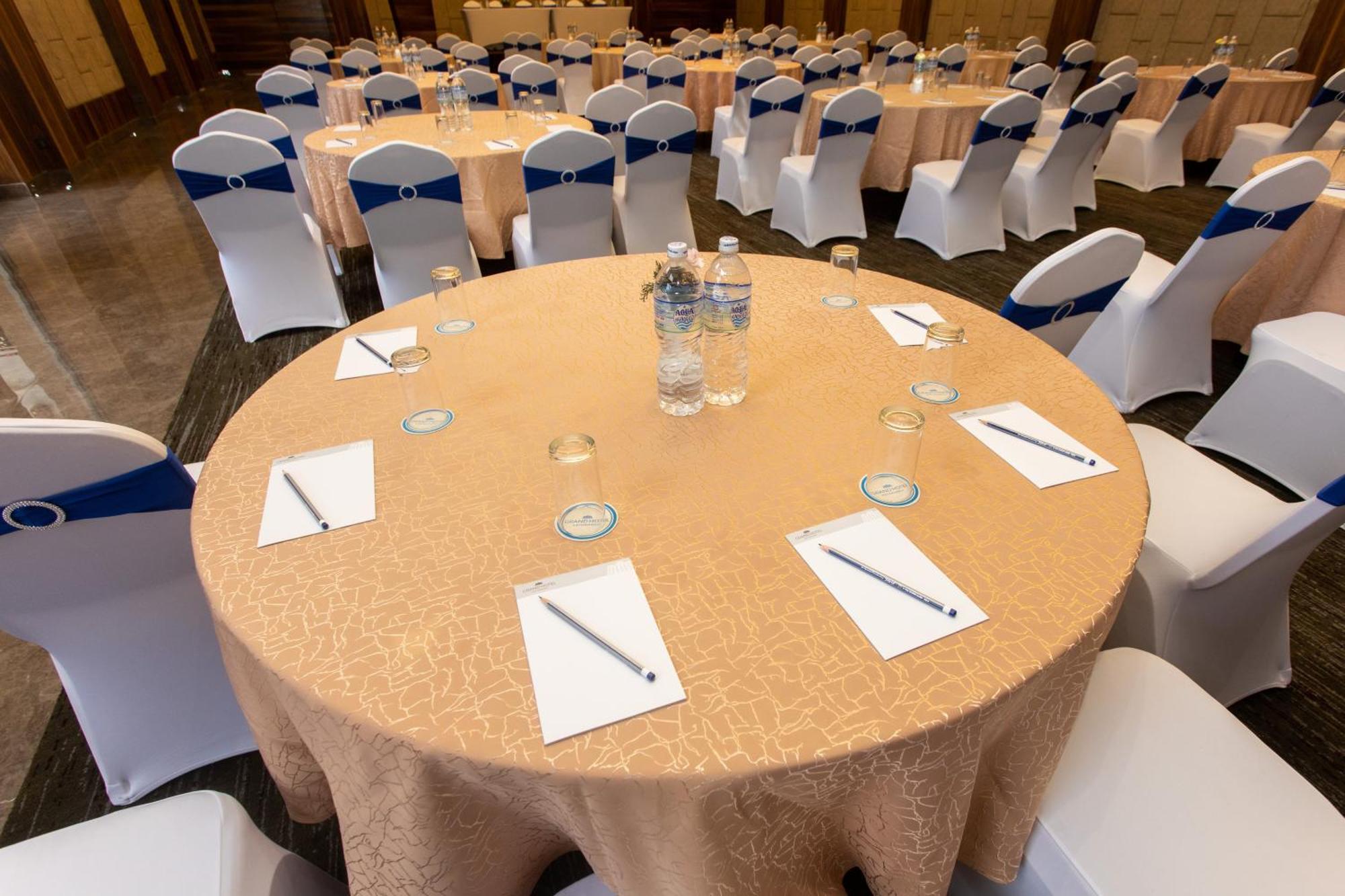 Grand Hotel קטמנדו מראה חיצוני תמונה