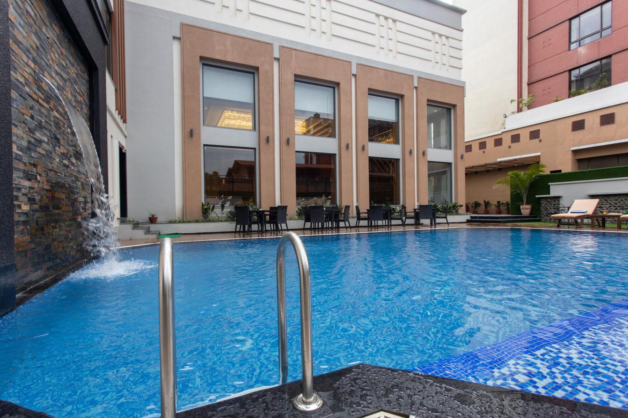 Grand Hotel קטמנדו מראה חיצוני תמונה
