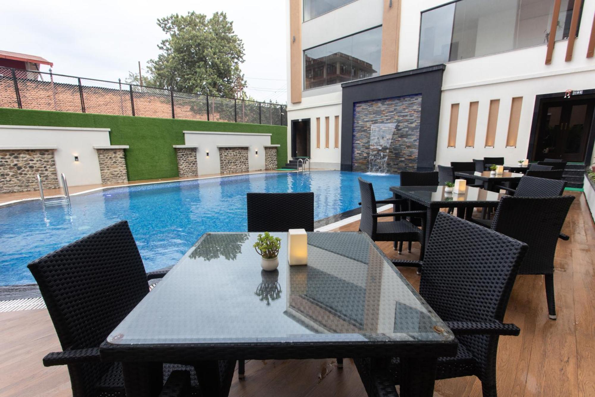 Grand Hotel קטמנדו מראה חיצוני תמונה