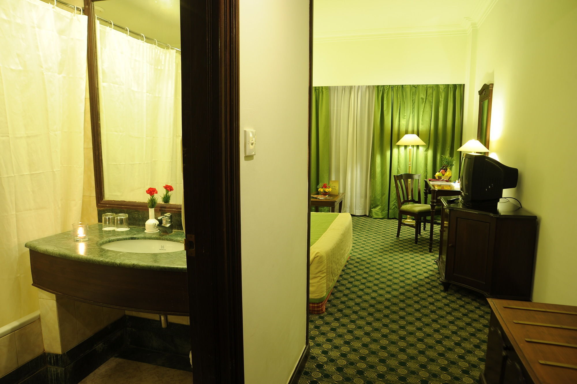 Grand Hotel קטמנדו מראה חיצוני תמונה